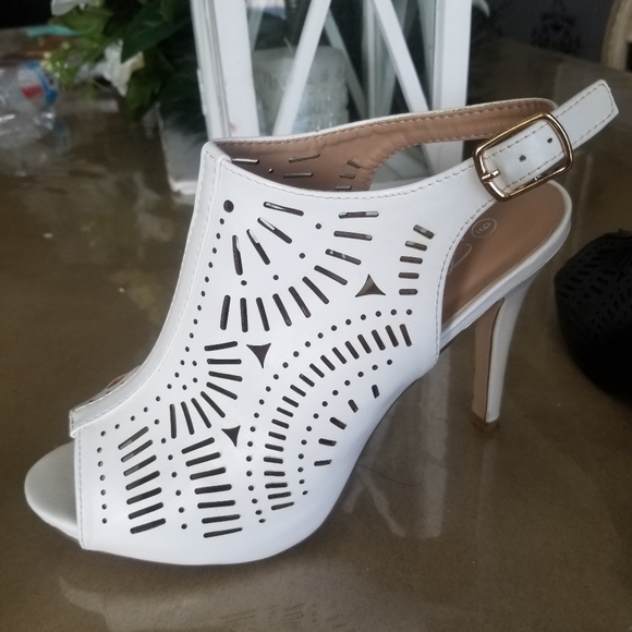 Bundle of white and black heels size 9 - Picture 4 of 8